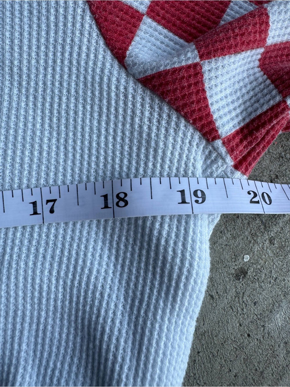Vans White Crewneck Waffle Thermal with Red Logo & Checkerboard Sleeves Sm Punk - Picture 10 of 12
